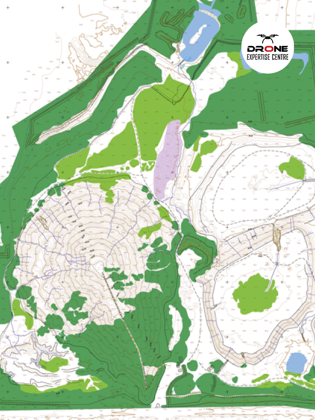 Plan topographique DWG généré par drone avec courbes de niveau et détails topographiques du site