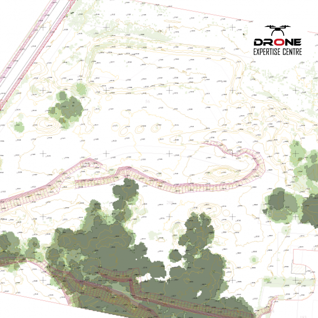 Plan topographique au format DWG généré par drone intégrant courbes altimétriques détaillées et modèle numérique de terrain