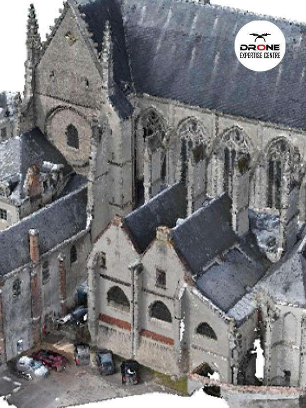 Modélisation 3D par drone d’une église avec restitution détaillée de la toiture et des façades