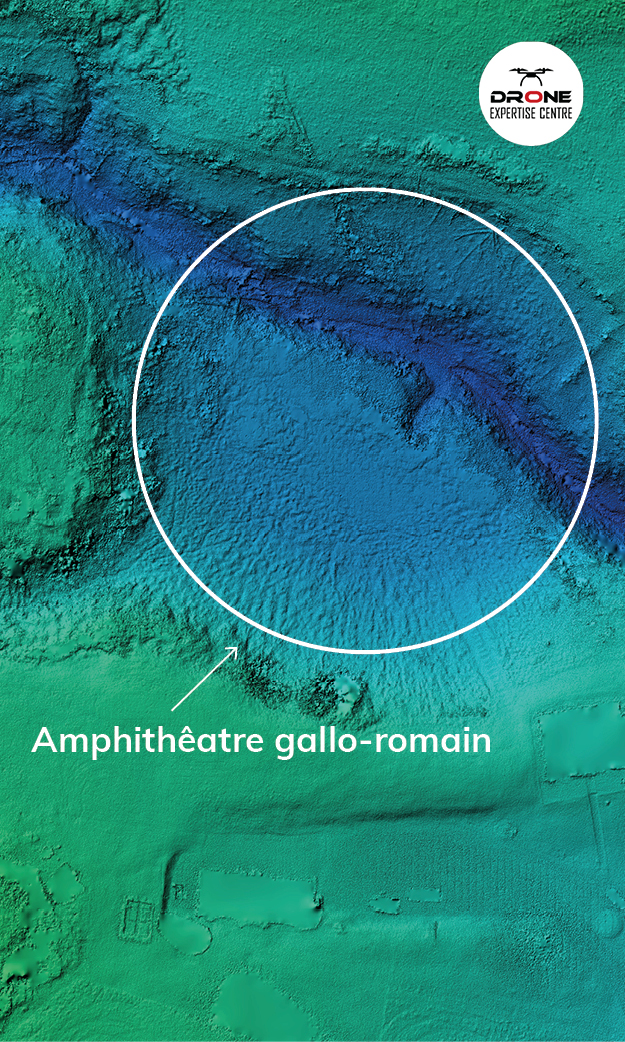 Analyse en archéologie lidar révélant une structure circulaire enfouie