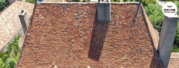 Toiture démoussée par drone