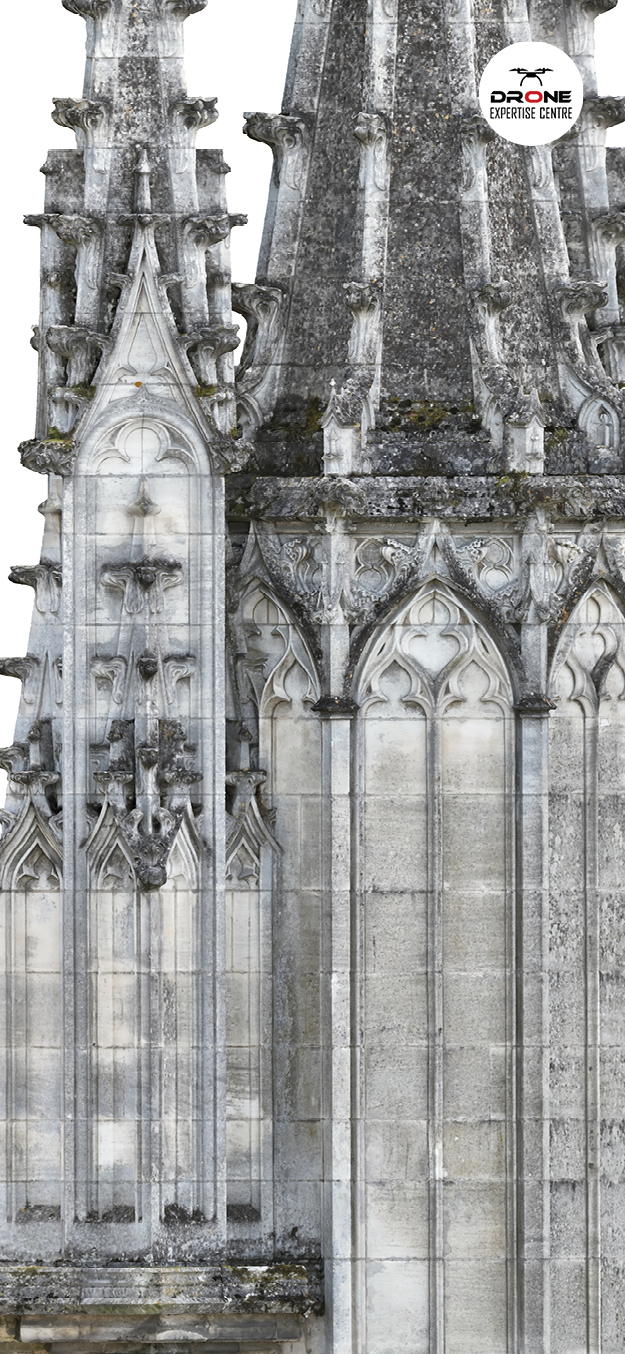 Orthofaçade par drone d’une église gothique issue d’un nuage de points haute précision