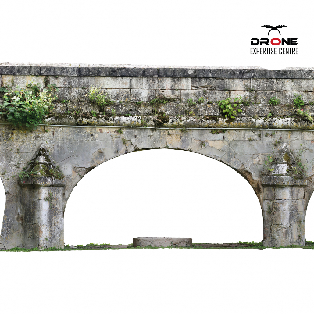 Inspection d’ouvrage d’art grâce à une orthofaçade par drone Orthofaçade par drone d’un ouvrage en pierre type pont pour inspection structurelle