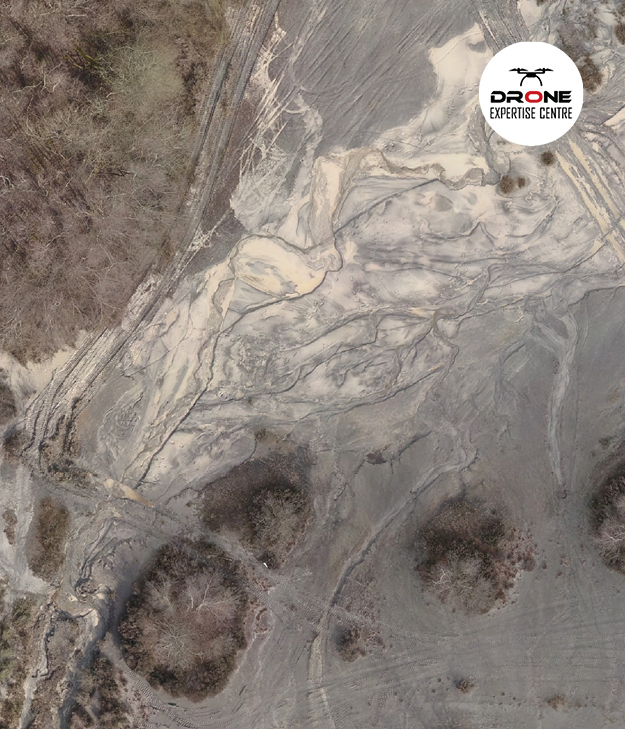 Orthophoto par drone appliquée à la cartographie urbaine Orthophoto par drone en zone urbaine permettant une cartographie précise des infrastructures