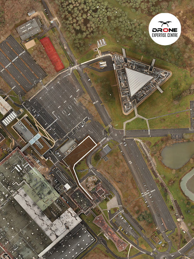 Orthophoto par drone pour analyse détaillée de terrain Orthophoto par drone d’un terrain avec détails de surface et relief visible