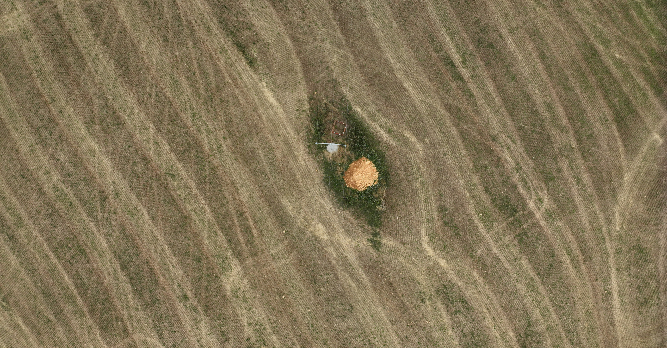 Mission drone LiDAR en Champagne Ardennes pour l'identification d'objets au sol Analyse LiDAR d'une parcelle avec éléments ponctuels en Champagne Ardennes