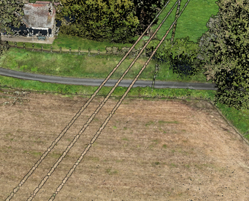 Mission LiDAR drone dans les Pyrénées pour la numérisation de lignes HTA et BT Vue aérienne d'un corridor électrique relevé lors d'une mission LiDAR drone dans les Pyrénées