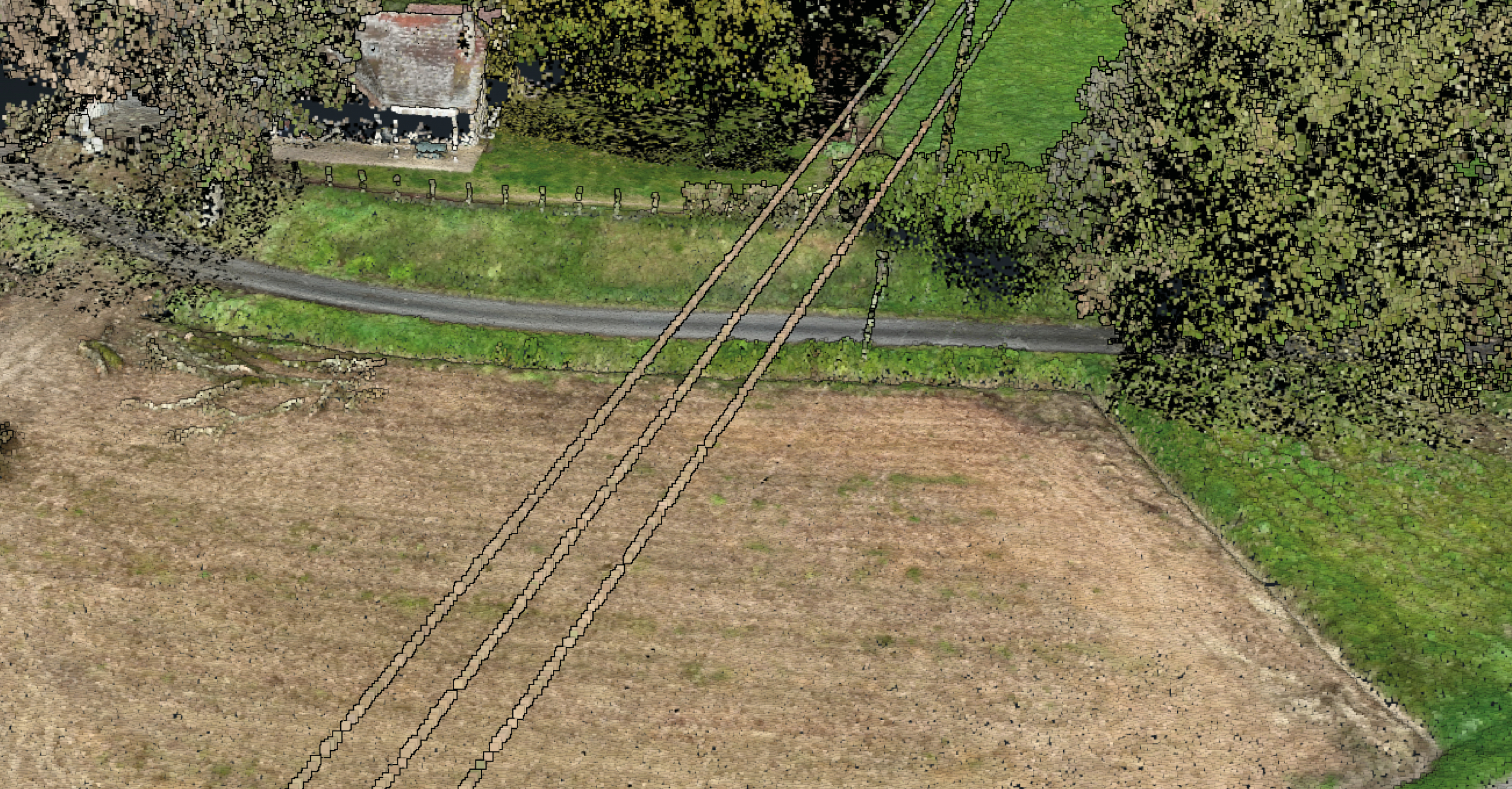 Mission LiDAR drone dans les Pyrénées pour la numérisation de lignes HTA et BT Vue aérienne d'un corridor électrique relevé lors d'une mission LiDAR drone dans les Pyrénées
