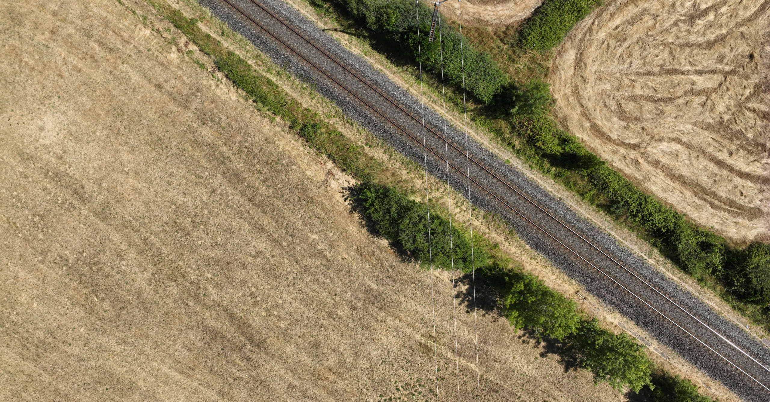 Relevé LiDAR pour la gestion des réseaux HTA et BT en milieu rural Numérisation lignes HTA et BT par drone au-dessus de parcelles agricoles en Pays de la Loire