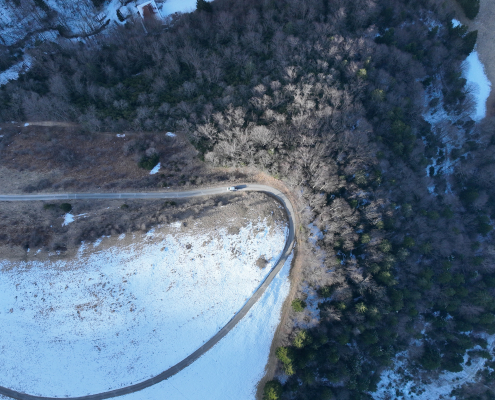 Mission drone LiDAR dans les Alpes pour un suivi de lignes electriques Site naturel cartographié lors d’une mission drone LiDAR dans les Alpes avec relevés