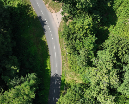 Mission drone LiDAR en Lorraine pour la modélisation d'un environnement forestier Mission drone LiDAR en Lorraine avec acquisition de données le long d'un axe routier boisé
