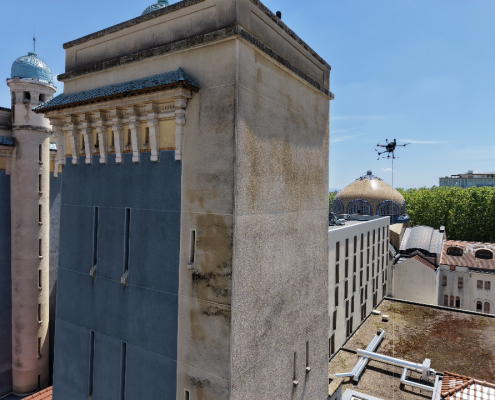 Détail de toiture inspectée par drone dans le cadre d’un démoussage drone Vichy Détail de toiture inspectée par drone dans le cadre d’un démoussage drone Vichy